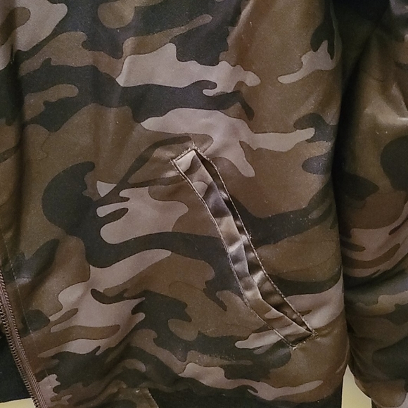 Justify Lightweight Camouflage Jacket - Picture 5 of 11